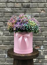 Цветочная композиция из Гипсофила и Розы в шляпной коробке в Пономаревка Оренбургская область