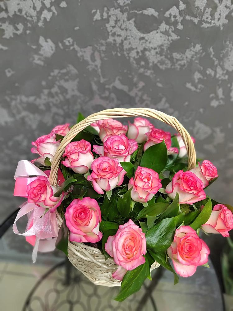 Цветочная композиция из Розы в корзине в Пономаревка Оренбургская область