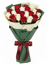 Букет Микс из красных и белых роз в Пономаревка Оренбургская область