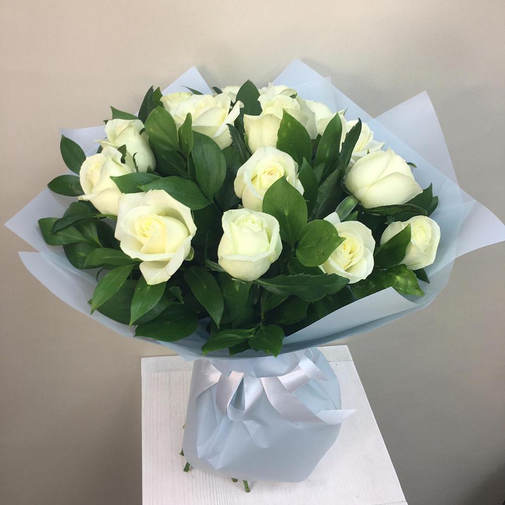 Букет 15 Белых роз Проуд в Пономаревка Оренбургская область