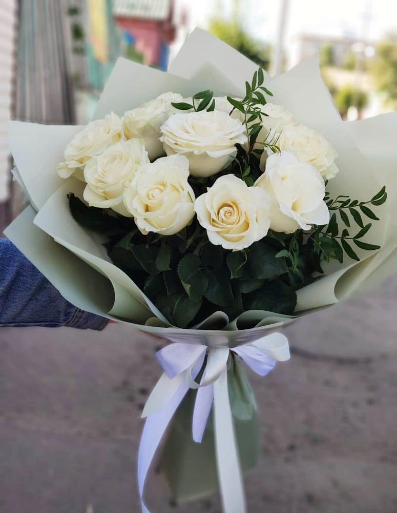 Букет Белые розы Проуд в Пономаревка Оренбургская область