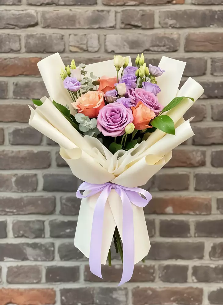 Букет цветов из: Лизиантусы и Розы в Пономаревка Оренбургская область