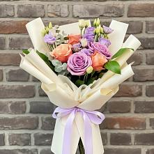 Букет цветов из:  Лизиантусы и Розы в Пономаревка Оренбургская область