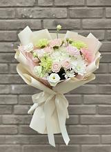 Букет цветов из:  Гвоздики, Розы, Лизиантусы и Хризантемы #REPLACE_PRED# Пономаревка Оренбургская область