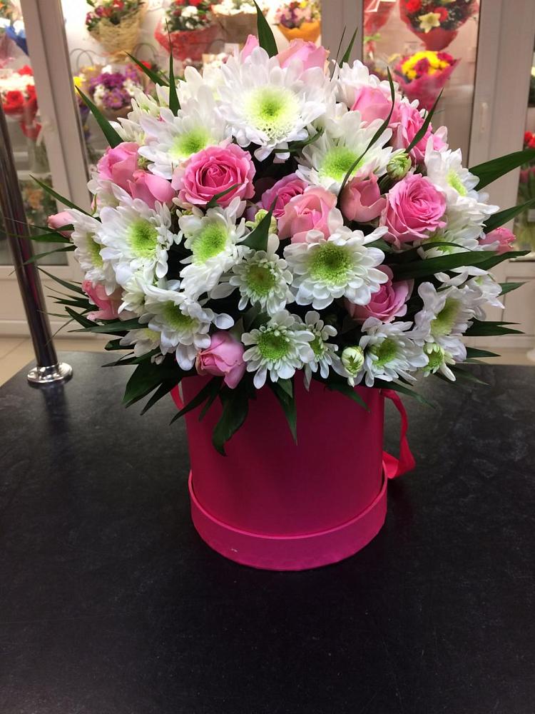 Цветочная композиция из Розы и Хризантемы в шляпной коробке в Пономаревка Оренбургская область