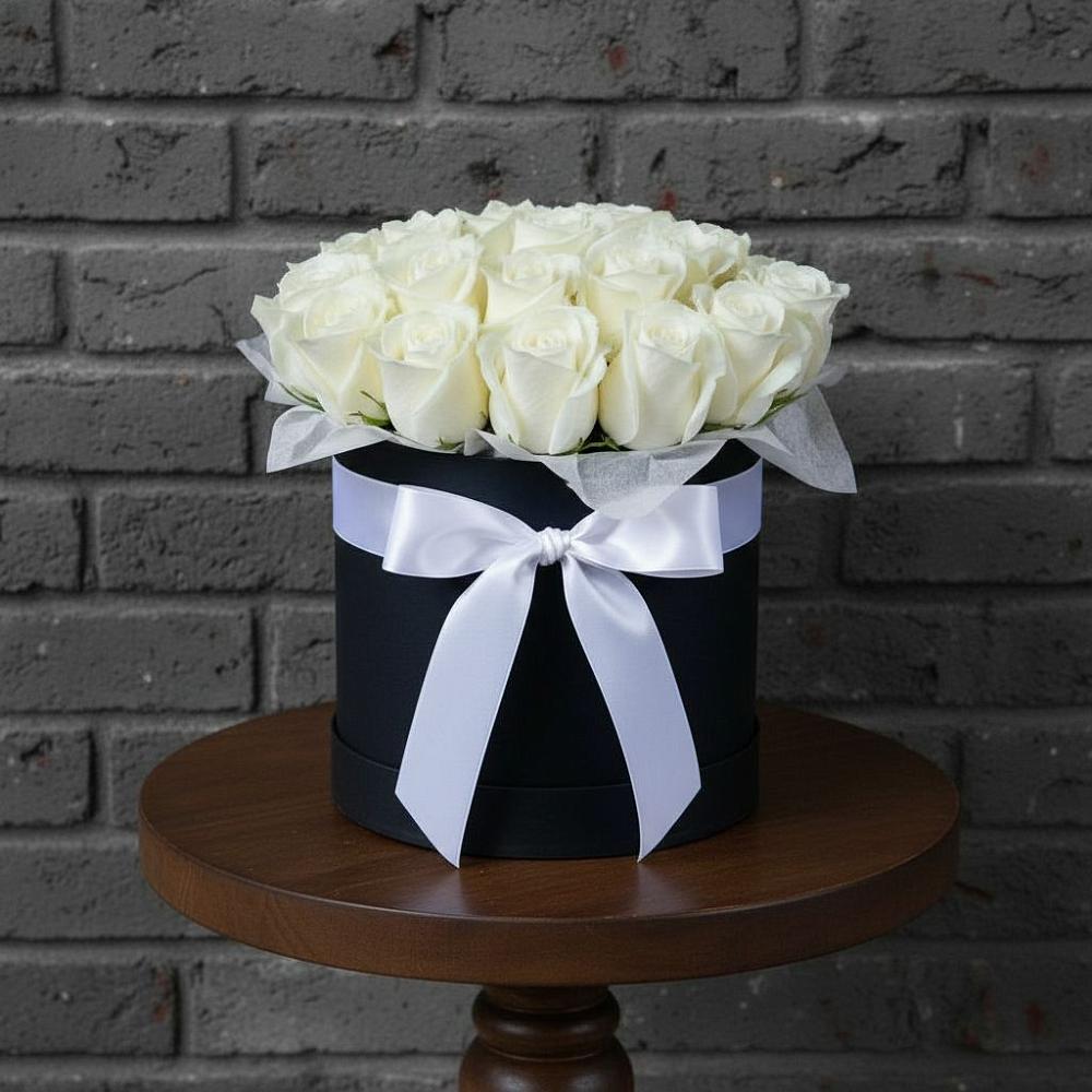 Цветочная композиция из Розы в шляпной коробке в Пономаревка Оренбургская область