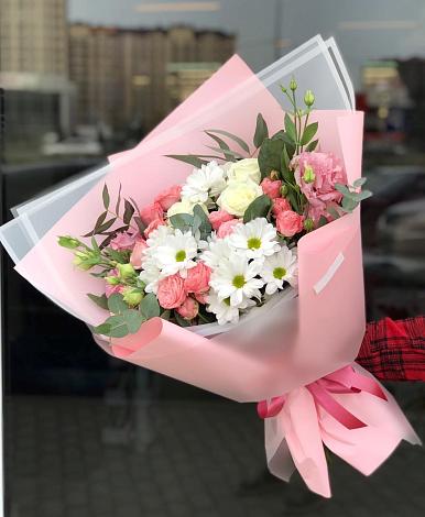 Букет цветов из: Розы, Лизиантусы и Хризантемы в Пономаревка Оренбургская область