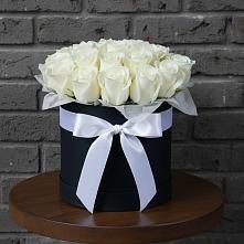 Цветочная композиция из Розы в шляпной коробке в Пономаревка Оренбургская область